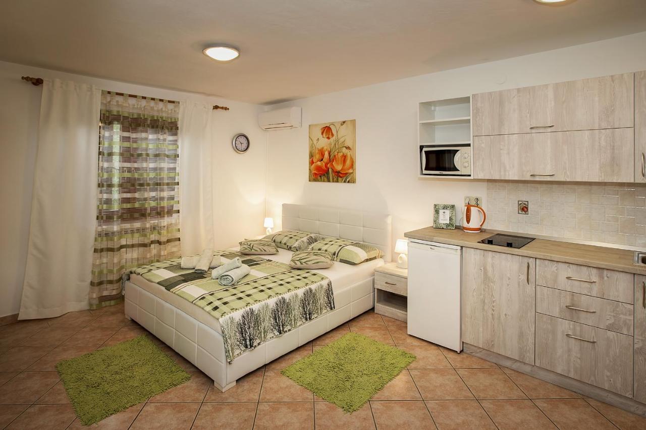 Apartments Juranic I Baška Buitenkant foto